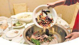 晚餐浪費(fèi)比午餐嚴(yán)重，聚會(huì)商務(wù)、游客浪費(fèi)多【重慶火鍋底料廠】