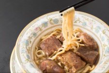 掌握了菜單設(shè)計上的小技巧，“貴菜”也能吸客【重慶火鍋底料批發(fā)地址】