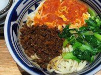 家樓下面館興衰錄:樓下的小餐館風(fēng)云變幻，你方唱罷我登場(chǎng)，熙攘熱鬧。不同的店主帶著不同的夢(mèng)想，演繹出一條條不同的發(fā)展軌跡【重慶火鍋底料廠哪家