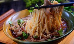多加了面給顧客，面館就會(huì)虧本，其實(shí)不然