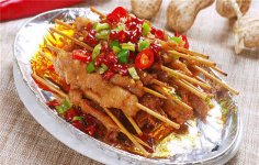 鐵板串燒兔肉的烹飪方法大多局限于紅燒，因?yàn)殡短夭缓萌コｈF板串燒兔打破傳統(tǒng)燒法，結(jié)合傳統(tǒng)湘菜牙簽牛肉及鐵板菜肴的風(fēng)格，加入大量的秘制