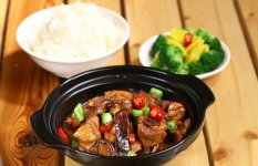 滿大街的黃燜雞米飯都關(guān)了，真的不賺錢？【重慶火鍋底料批發(fā)地址】