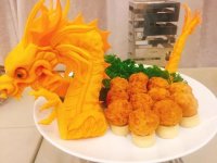 海底撈的傳統(tǒng)門店與智慧門店，一個無微不至，一個“無服務(wù)”，卻同樣收獲了顧客好評。這里面，其實反映出的正是餐飲服務(wù)的兩大走向【重慶火鍋底料
