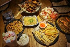 “堂食+外賣+商城”三店一體新模式，餐飲數(shù)字化發(fā)展新風(fēng)口？重慶火鍋底料批發(fā)商城