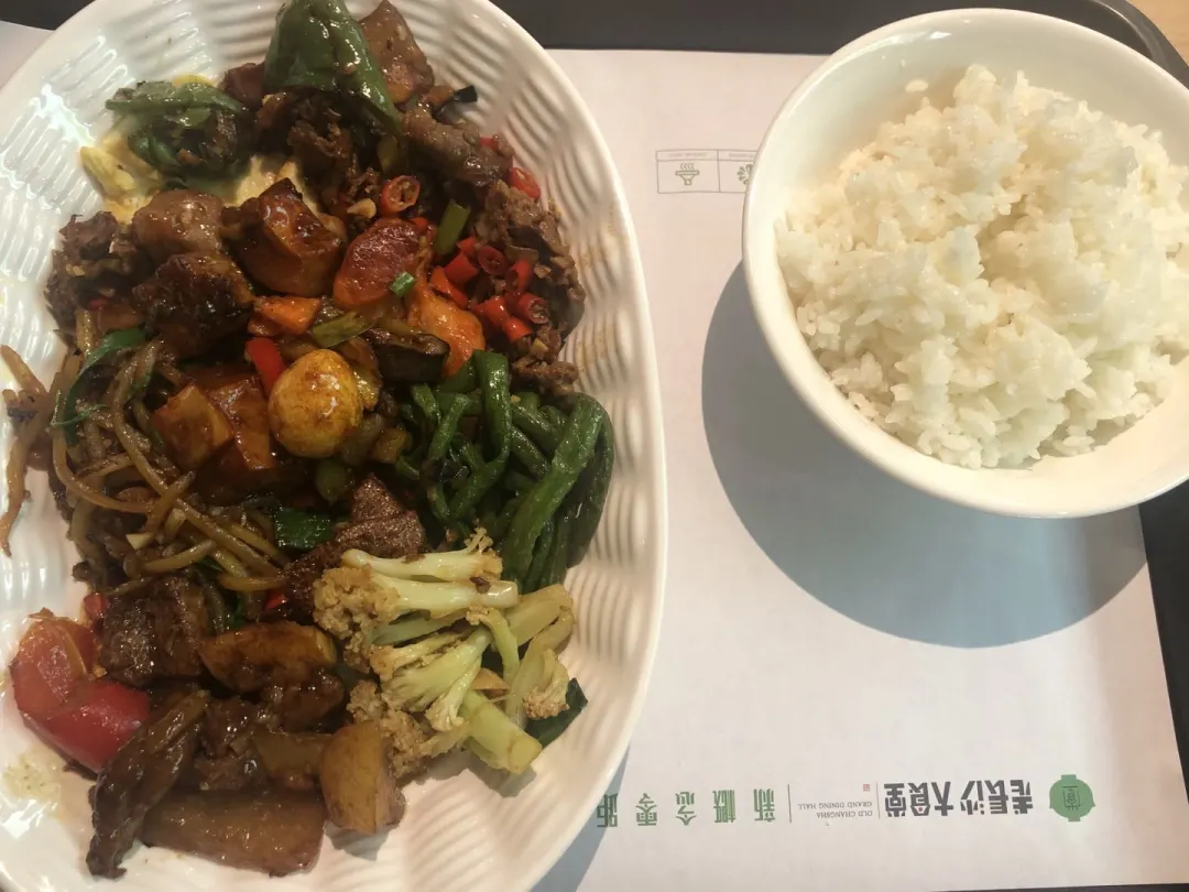 120平日4萬，“快+正”餐成全新模式？【重慶火鍋底料批發(fā)商城】