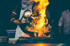 資本正在殺死廚師行業(yè)？已經(jīng)是餐飲工業(yè)化的一條彎路了
