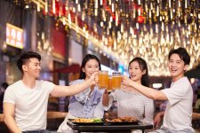 95后成餐飲消費(fèi)最大群體，貢獻(xiàn)了近四成的餐飲市場(chǎng)份額正宗重慶火鍋底料牌子