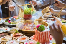 20一碗的方便面、30一杯的奶茶，我在為什么買單？