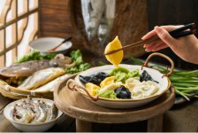 千億鮮餃賽道的生意經(jīng)!現(xiàn)包鮮餃店會(huì)是餃子品類(lèi)中最有潛力的賽道嗎？餃子品類(lèi)2022年又會(huì)有哪些新的發(fā)展趨勢(shì)