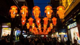 掃碼點(diǎn)餐再引爭(zhēng)議；春節(jié)不打烊，餐飲商家備貨忙