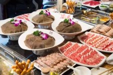 海底撈、呷哺虧損，撈王們急上市，火鍋賽道要變天