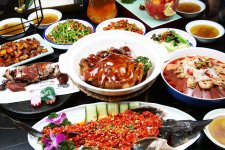 預(yù)制菜狂奔，但20家上市公司財(cái)報(bào)里藏著其他秘密
