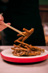 小鳳爪成就大生意，揭秘多家火鍋餐企都在用的鳳爪供應(yīng)鏈
